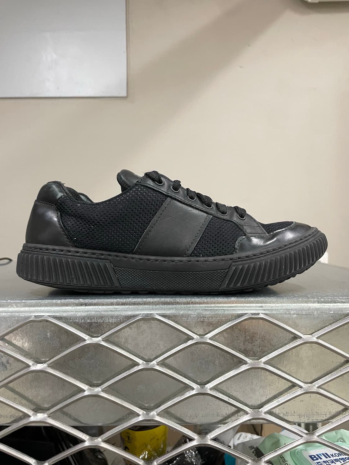 프라다 나일론 스니커즈 블랙 5 상품이미지4