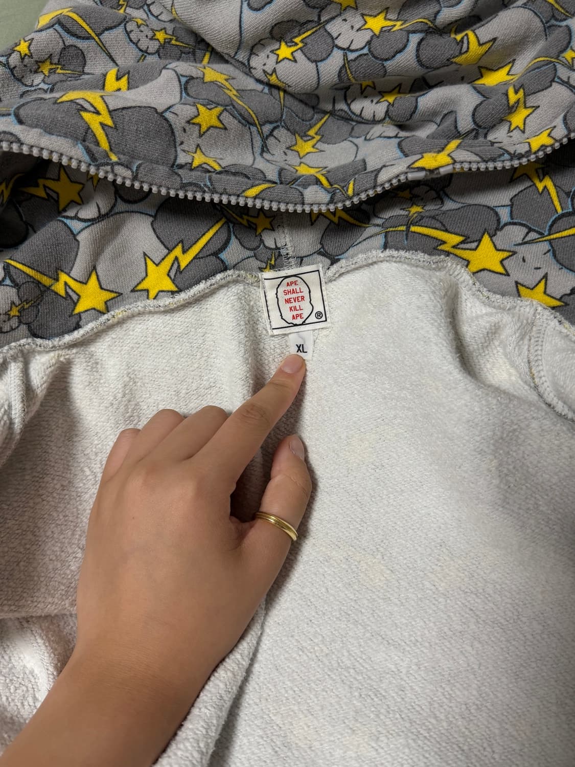 2005 BAPE x KAWS Cloud Camo Hoodie XL 상품이미지3