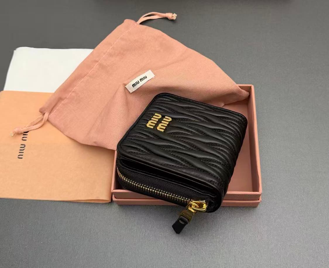 미우 미우 마테라쎄 나파 가죽 동전 지갑 블랙 상품이미지4