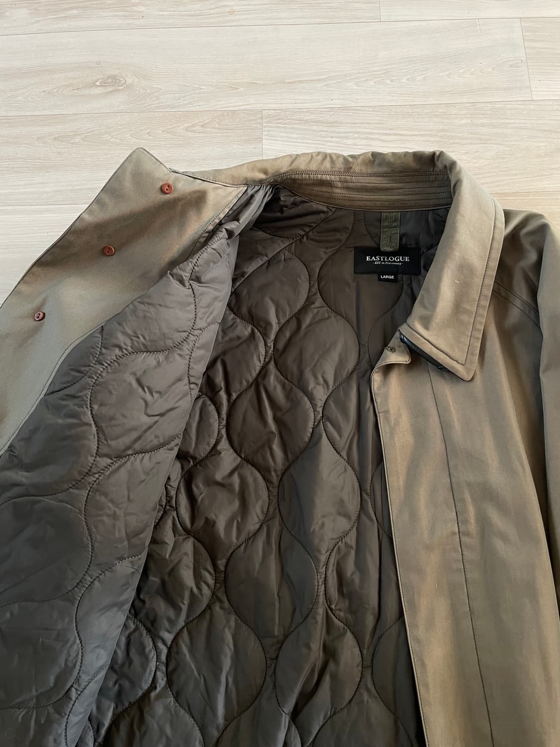 이스트로그 퀼티드 트렌치 코트 상품이미지4