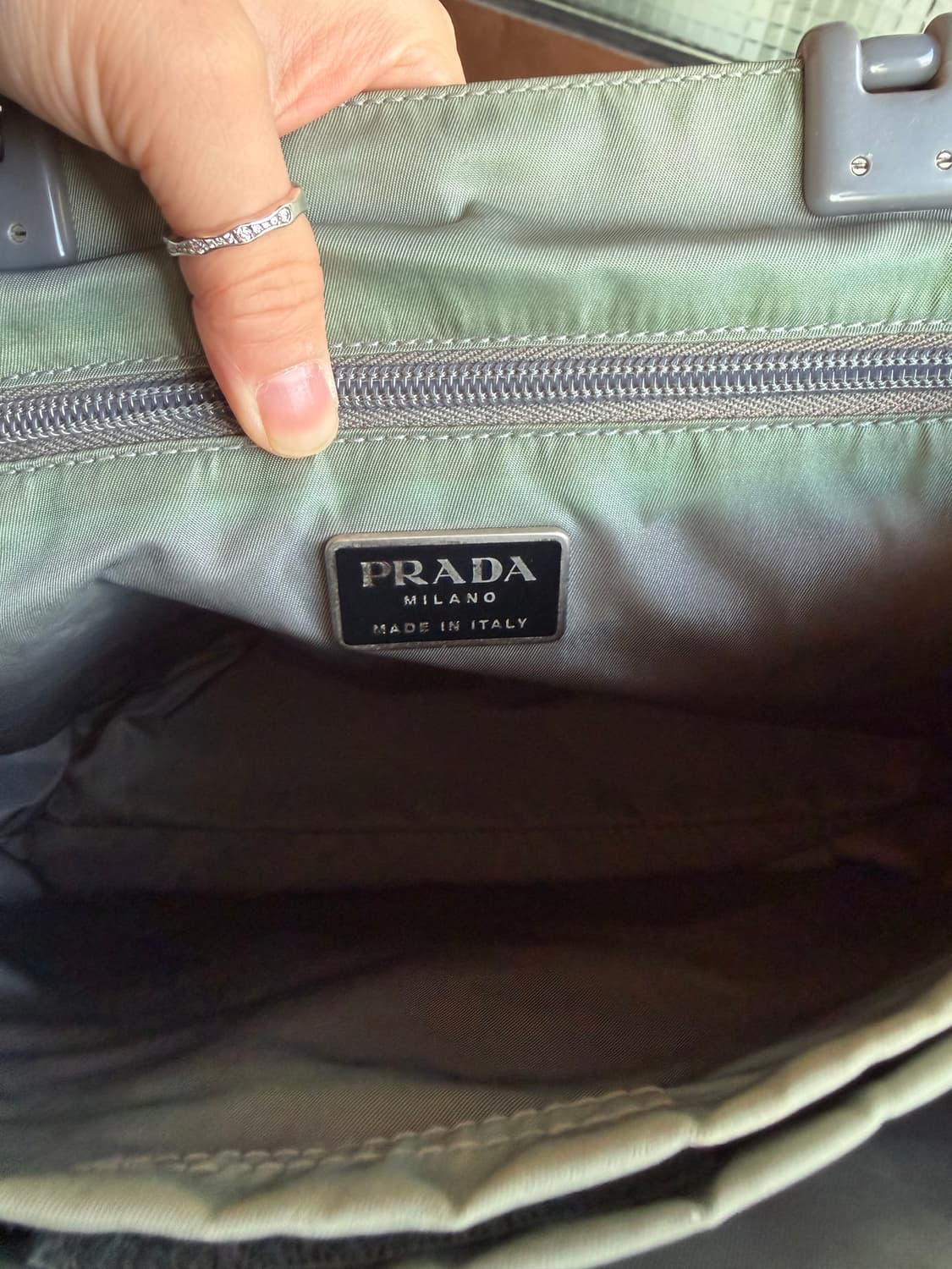 early 00s 프라다 포코노 플라스틱 핸들 백 상품이미지9