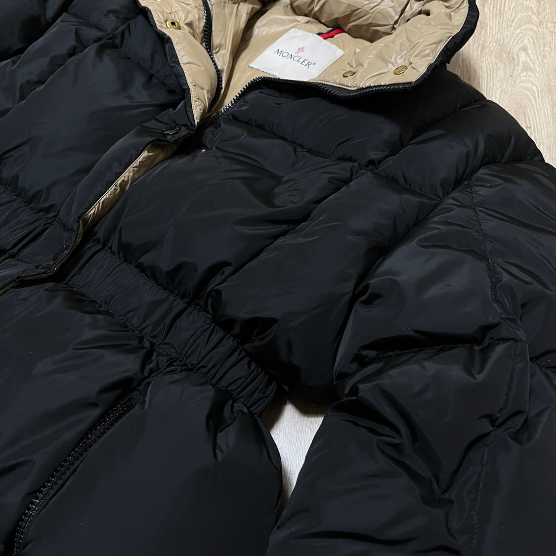 몽클레어 아그뉘 스퀘어 퀼티드 쇼트 다운 자켓 1 상품이미지4