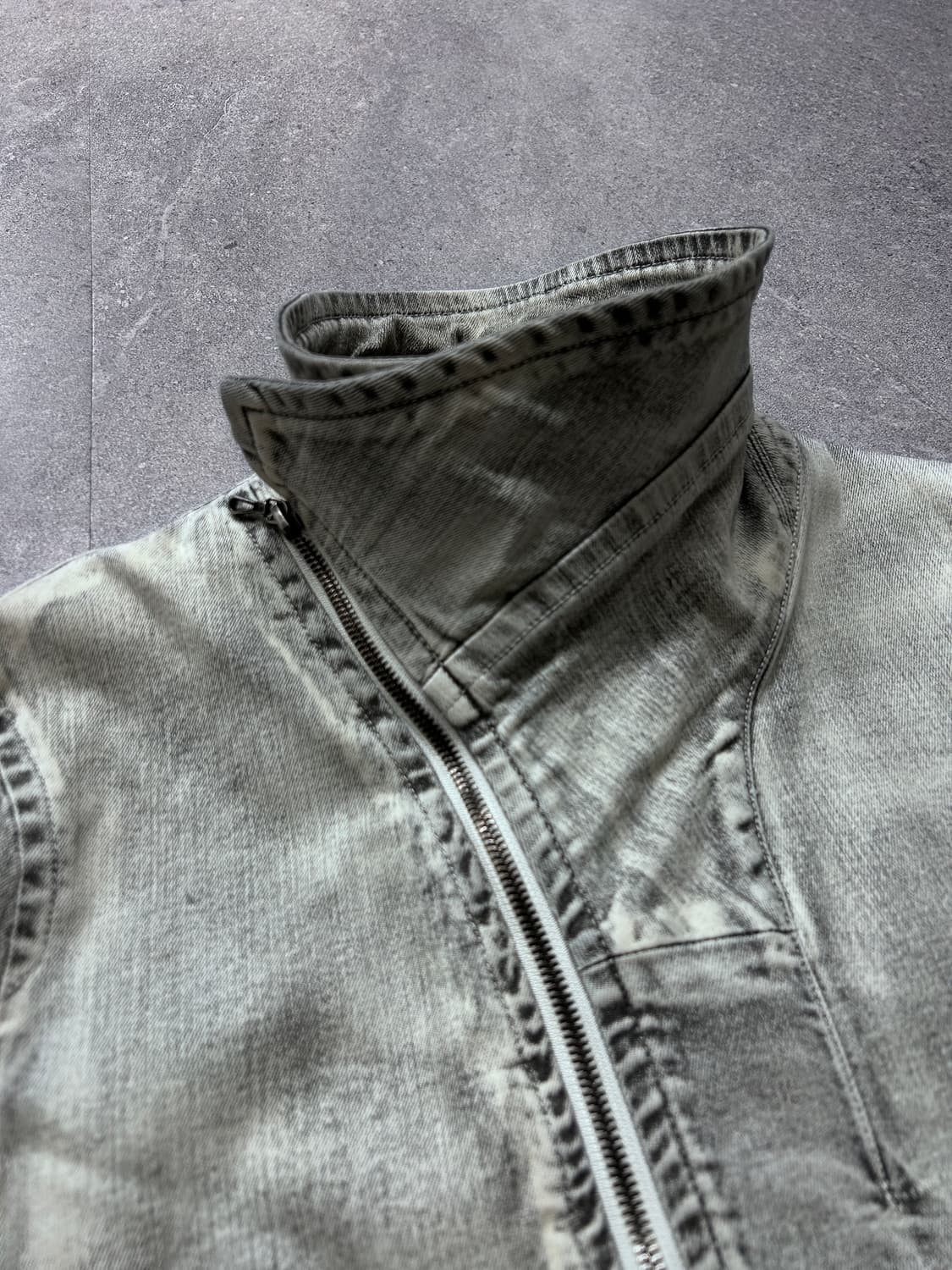 율리우스 사선 하이넥 워싱 데님 자켓 상품이미지2