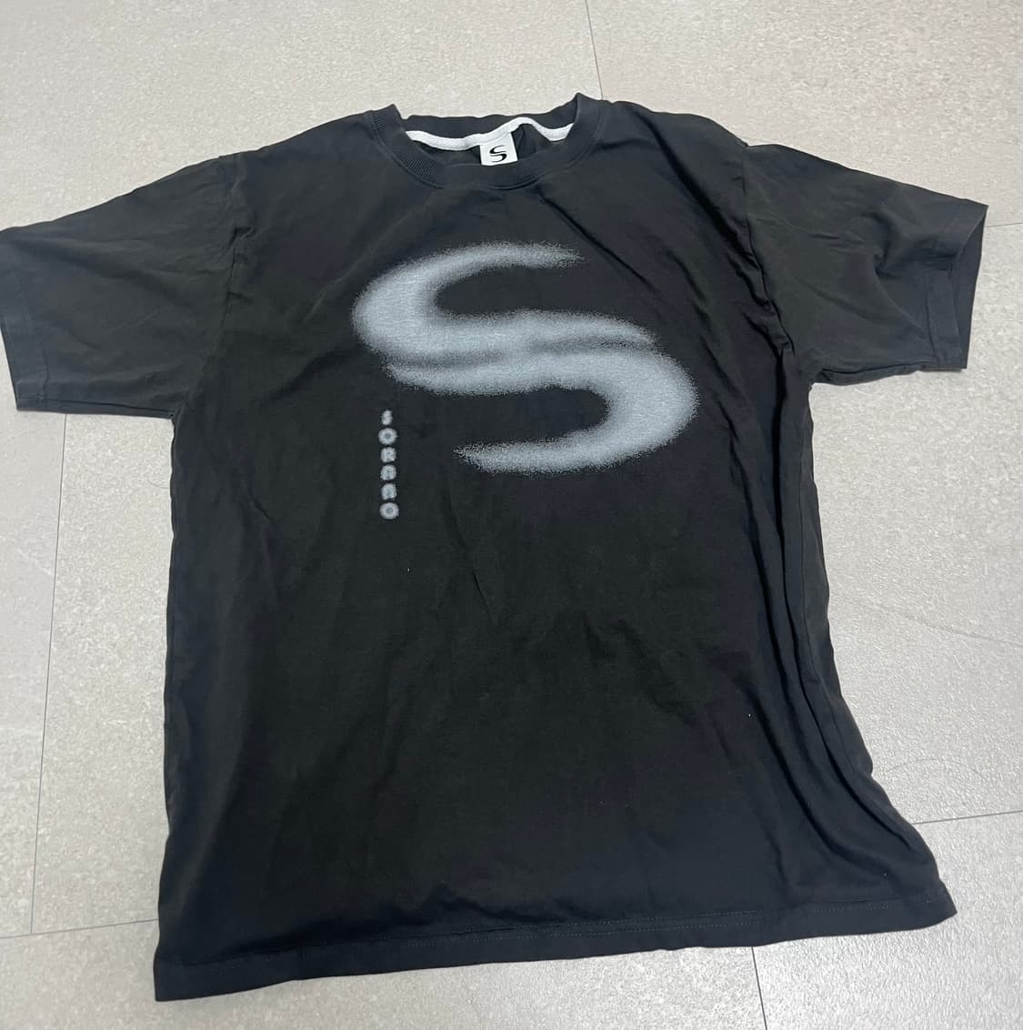 소라노  차콜 m 사이즈 반팔 티 상품이미지1