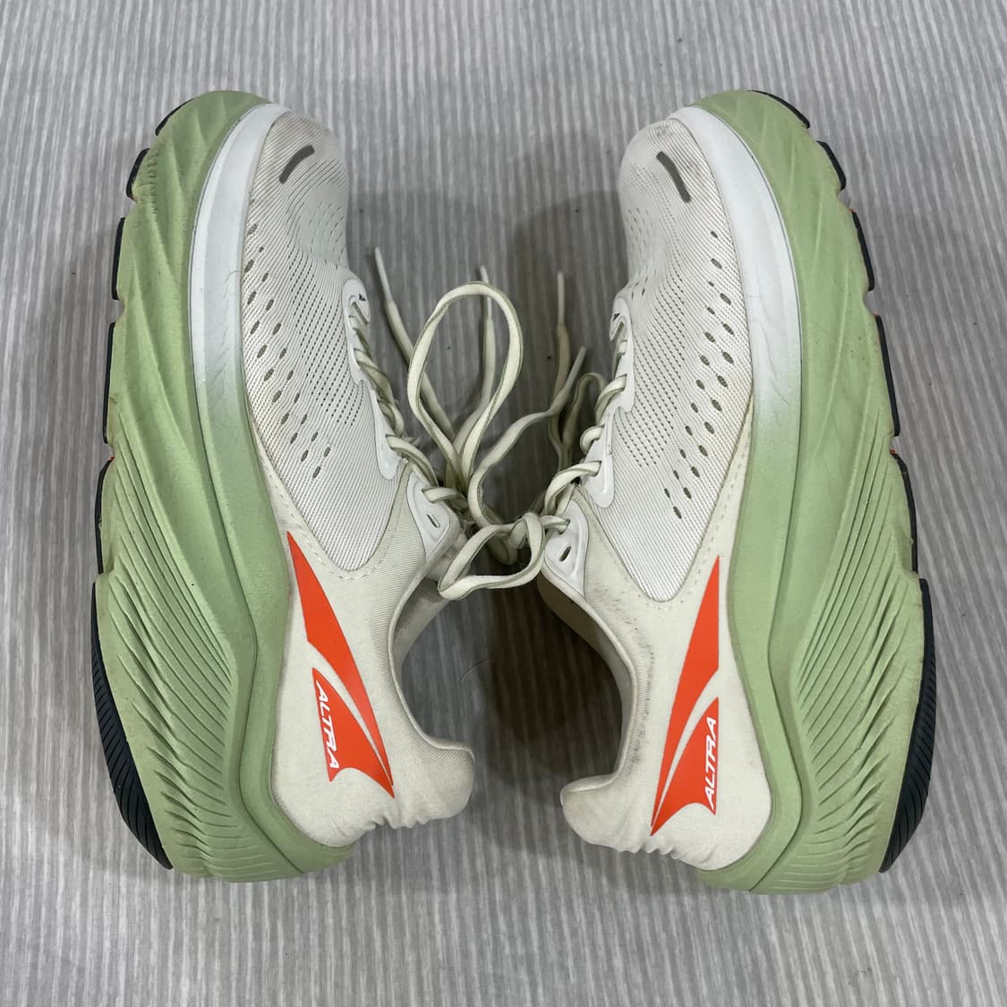 884) 알트라 비아 올림퍼스 2 화이트 런닝화 255-260mm 상품이미지6