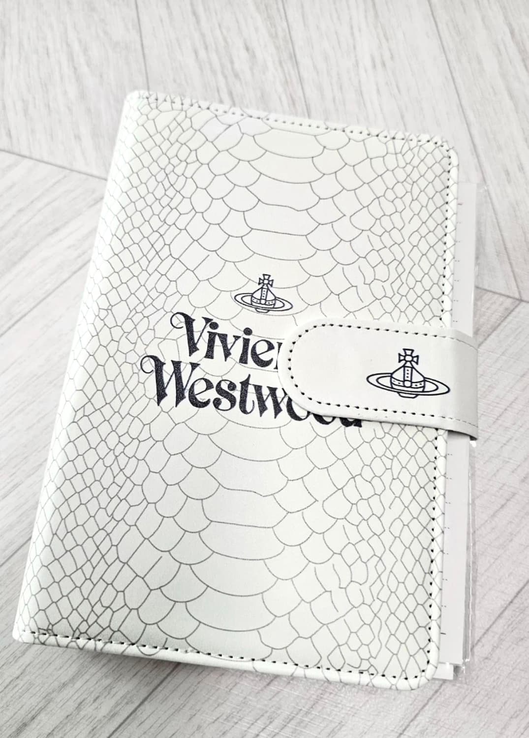 비비안웨스트우드 뱀피 6공 다이어리 아이보리 상품이미지1
