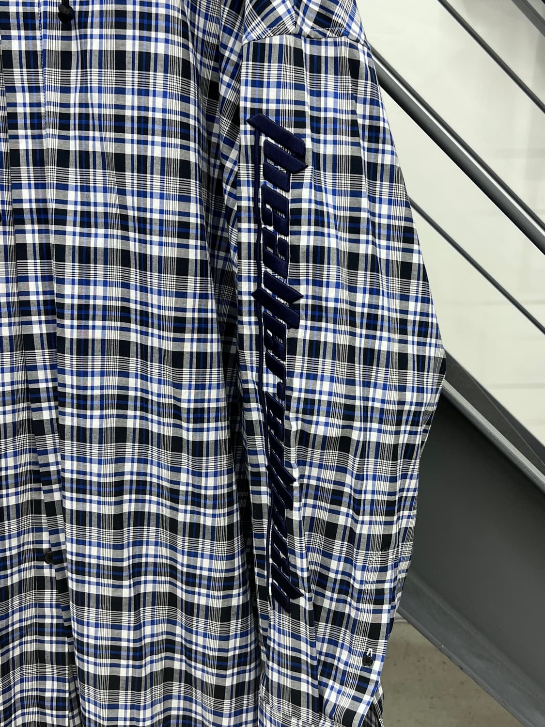 준지 블루 체크 자수 롱 후드 셔츠 상품이미지3