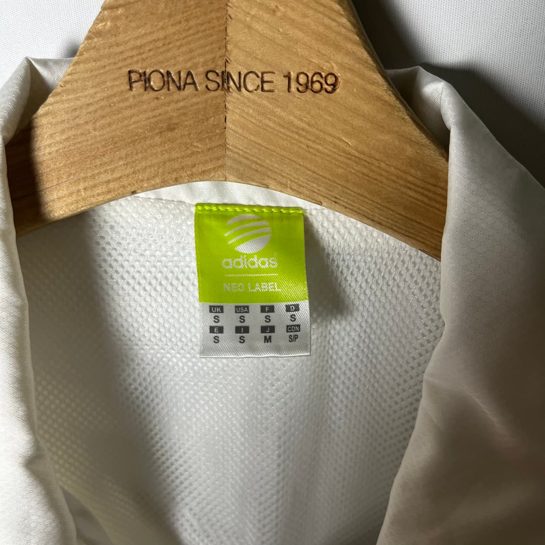 [Adidas] 아디다스 화이트골드 빅로고 바람막이 상품이미지5