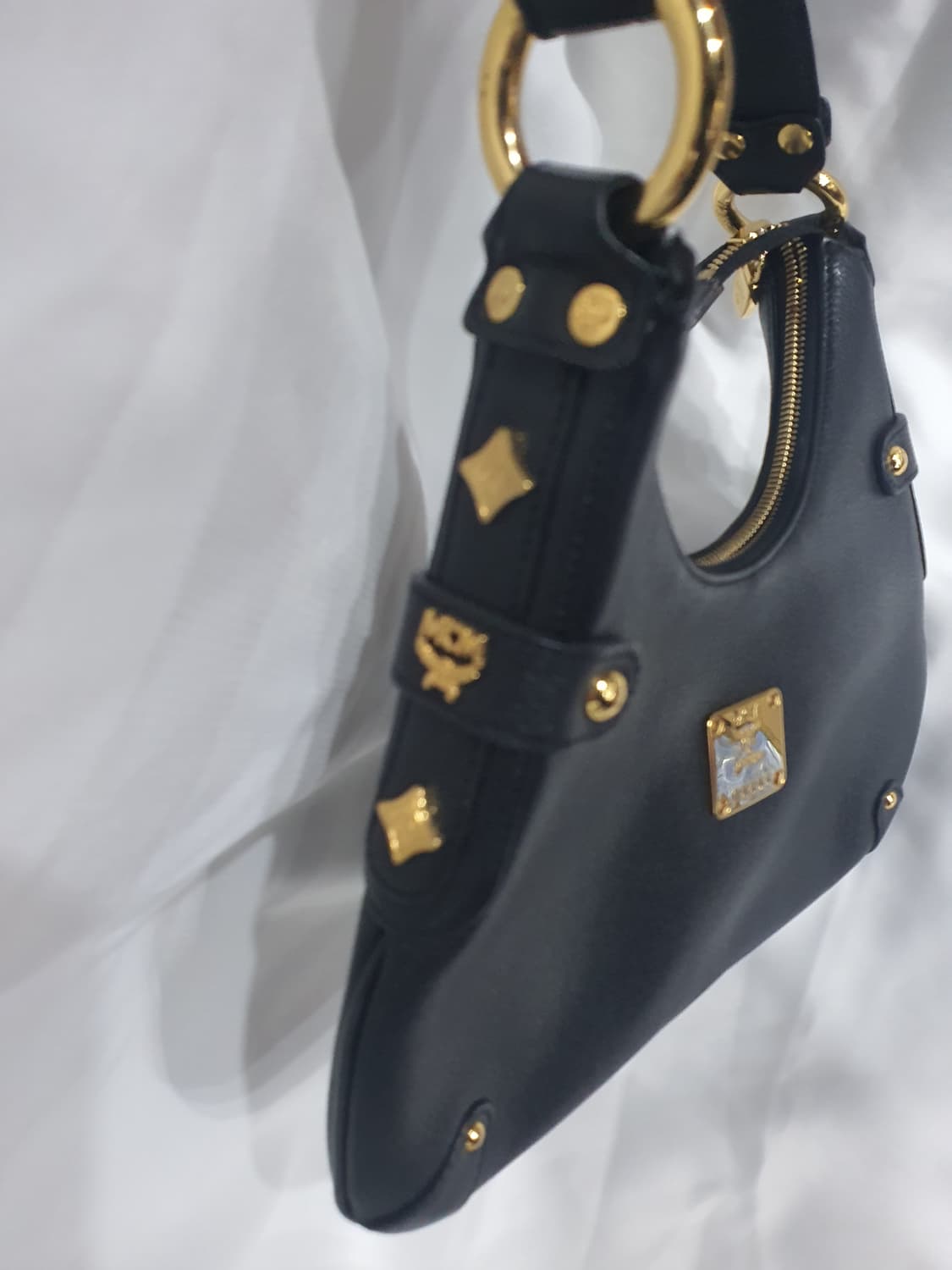 MCM 블랙 가죽 숄더백(정품) 상품이미지4