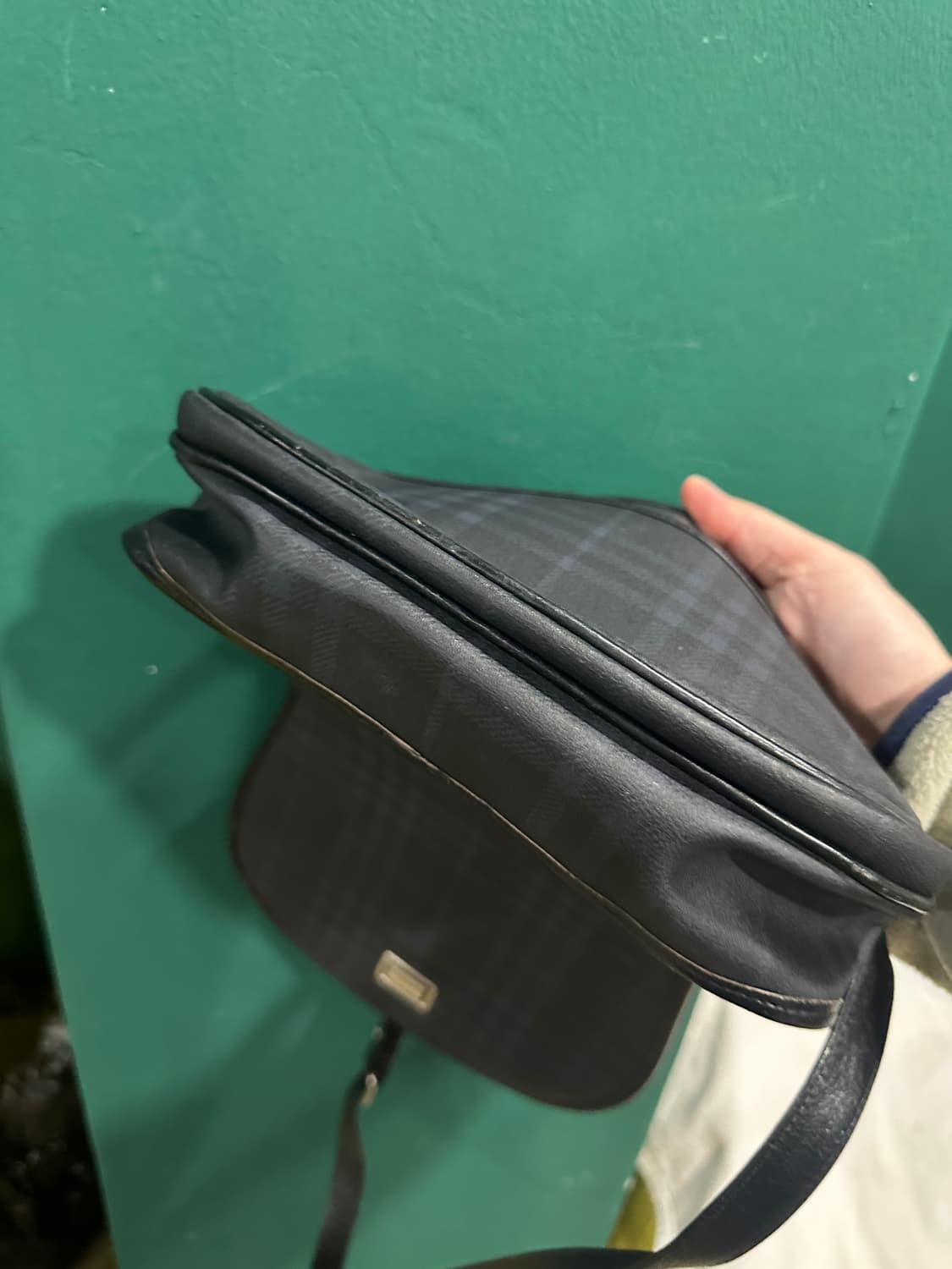 버버리 체크 크로스백 블랙 상품이미지8