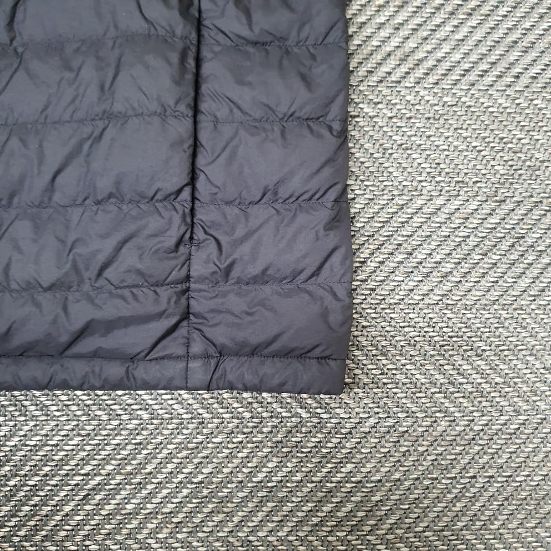 유니클로 오리털 경량패딩 조끼 남자105 상품이미지4