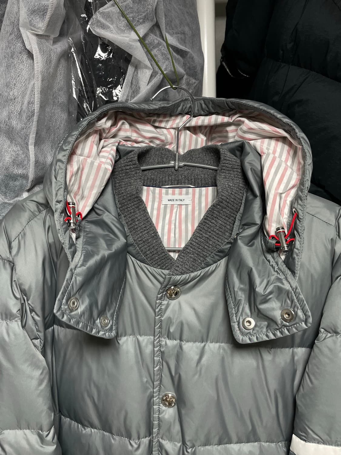 [3사이즈] 톰브라운 매트 나일론 사선 다운 봄버 패딩 자켓 상품이미지6