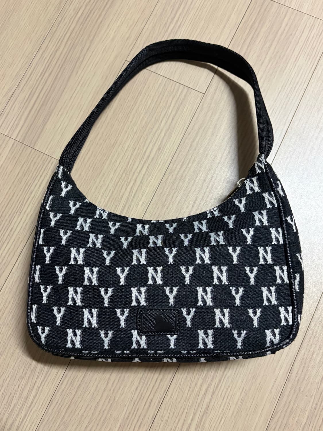 MLB 숄더백 모노그램 자가드 호보백 상품이미지3