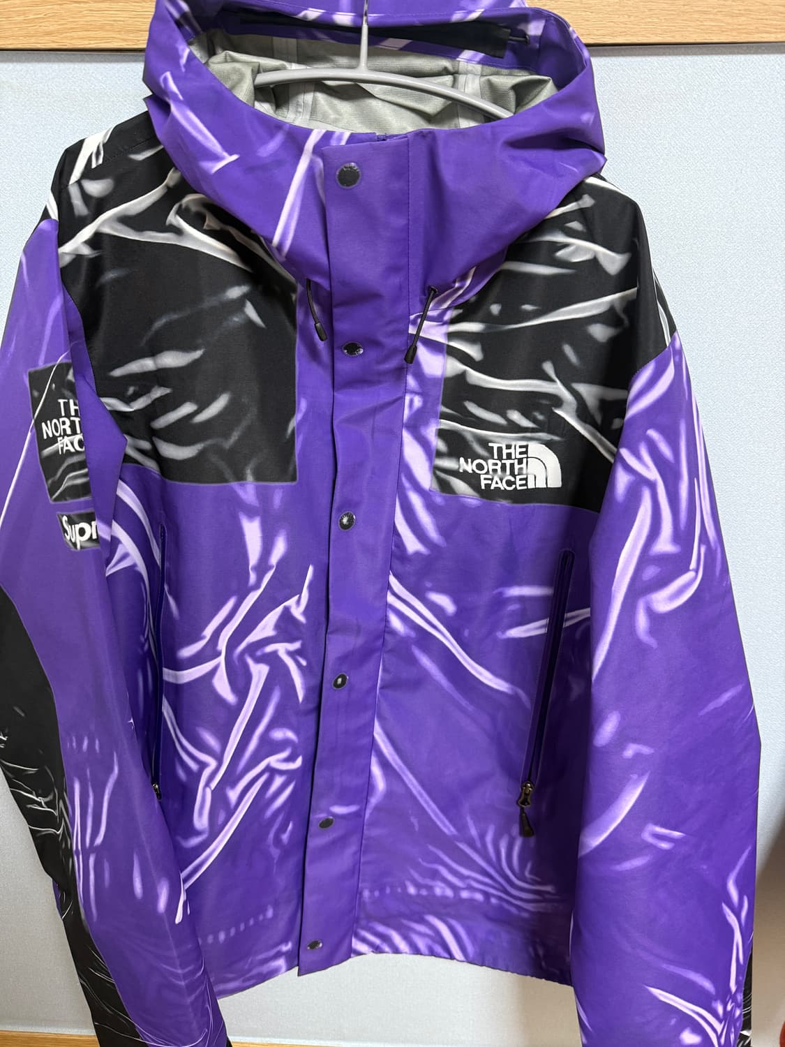 슈프림x노스페이스 프린티드 테이프심 자켓 상품이미지1