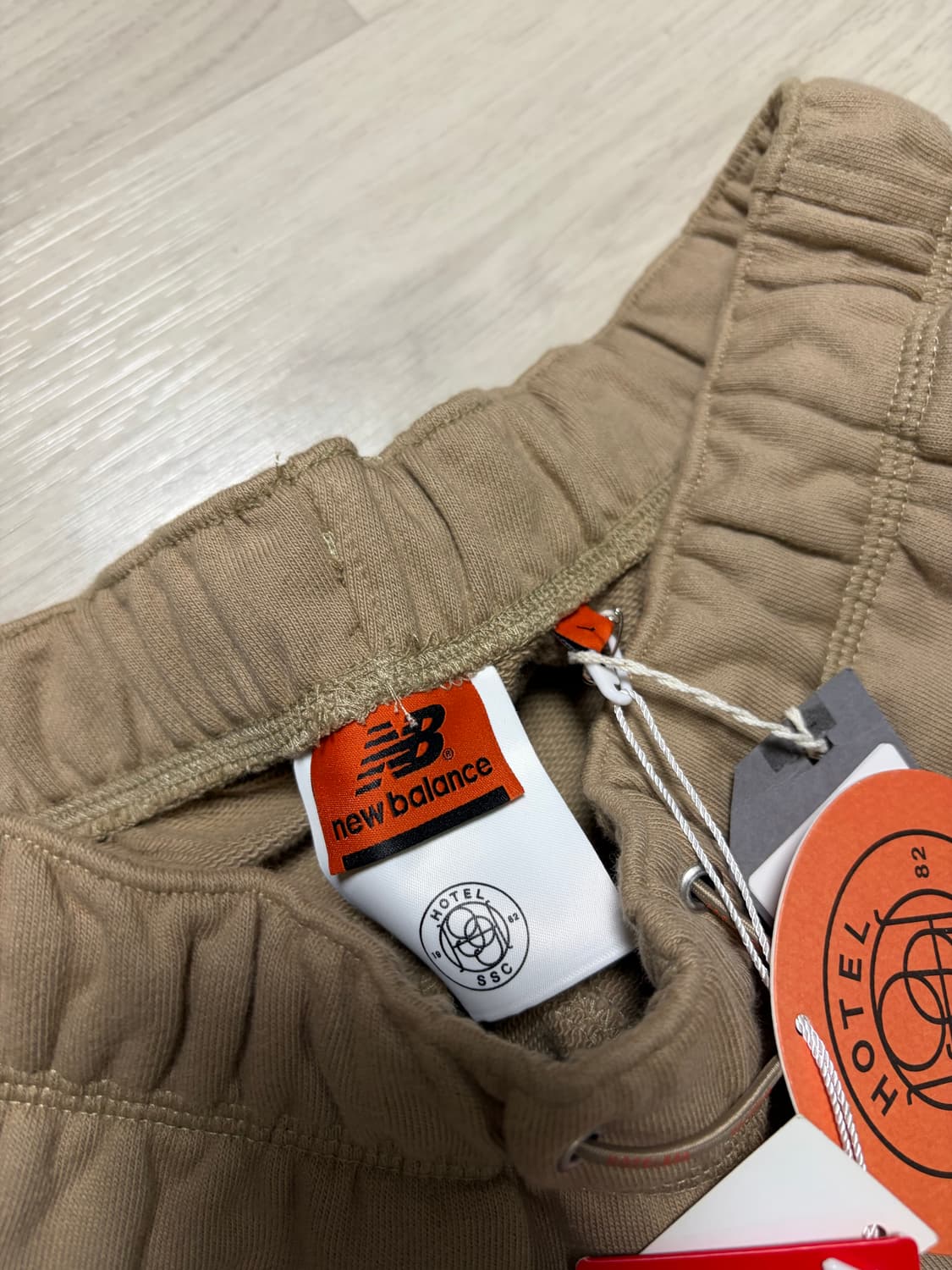 뉴발란스x호텔990 스웻 팬츠 오트밀 멜란지 L사이즈 판매 상품이미지3