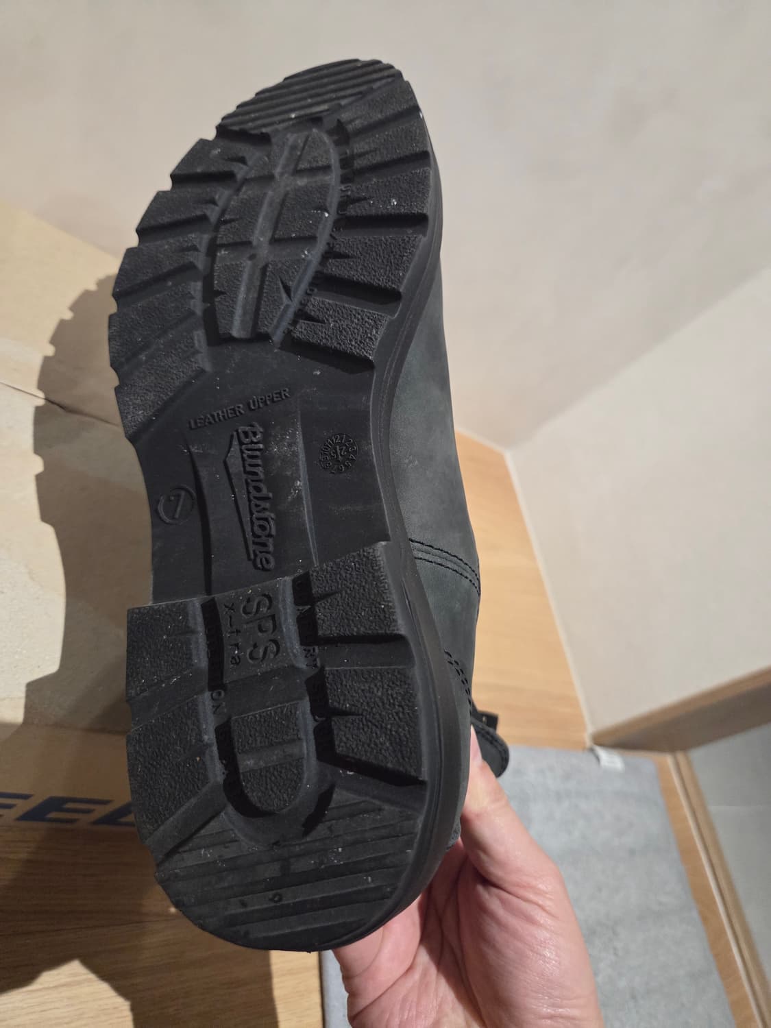 블런드스톤 CLASSIC 587 러스틱블랙 AU 7 상품이미지5