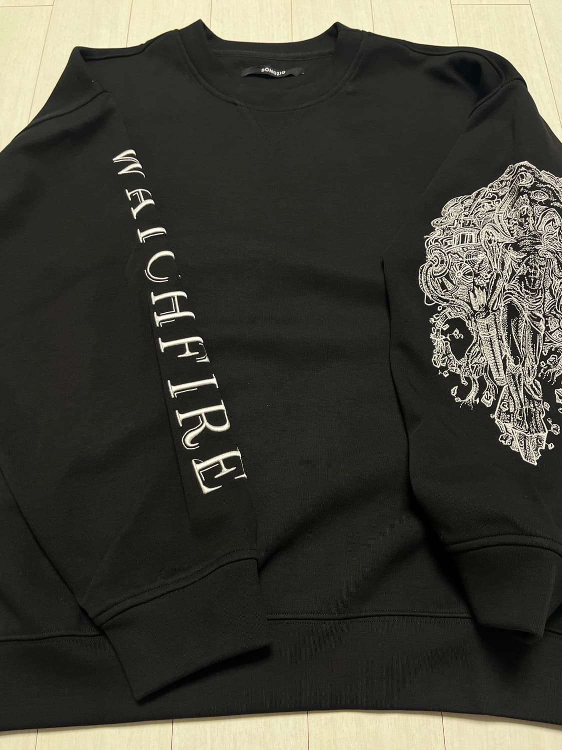 Songzio 자수 맨투맨 상품이미지1