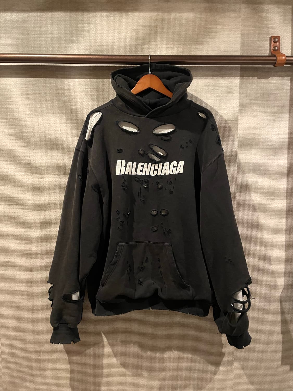 발렌시아가 디스트로이드 후드 블랙 화이트 상품이미지1