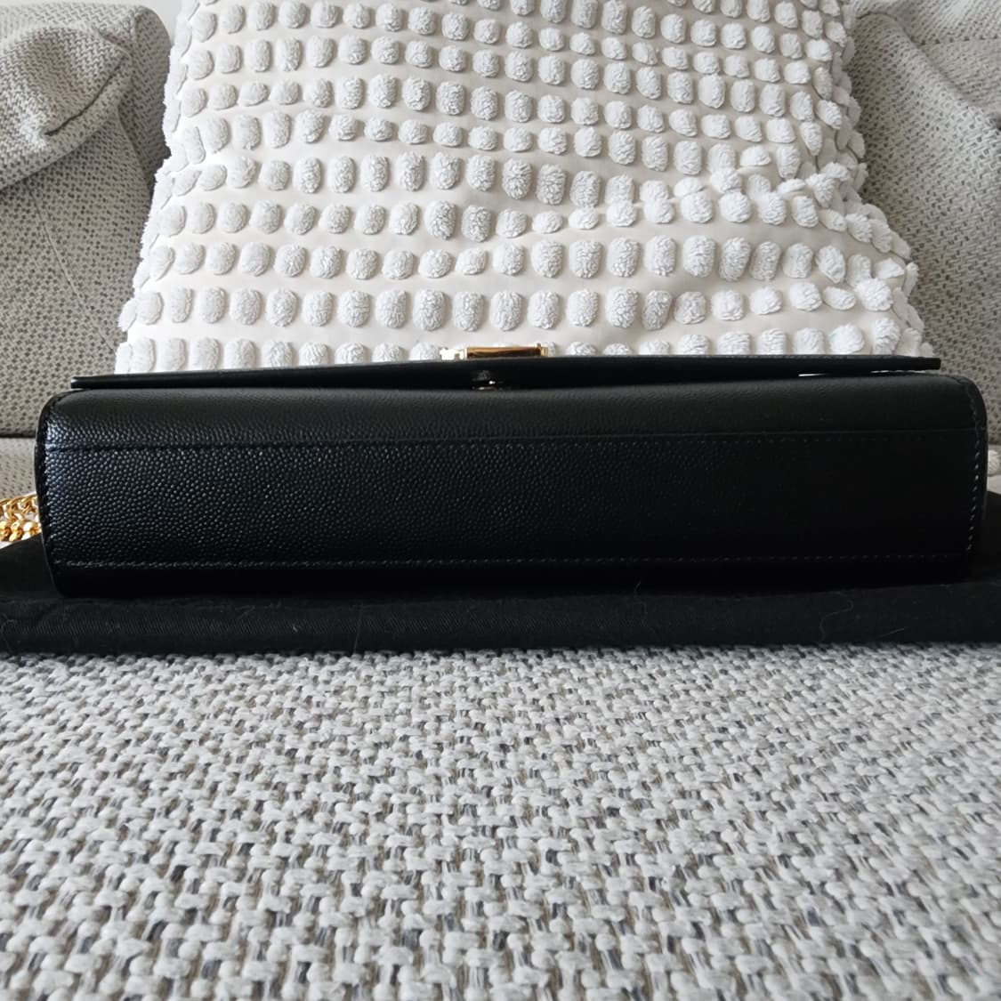 전시품급 생로랑 케이트 그랑드 뿌드르 카프스킨 금장 체인백 미디엄 블랙 상품이미지5