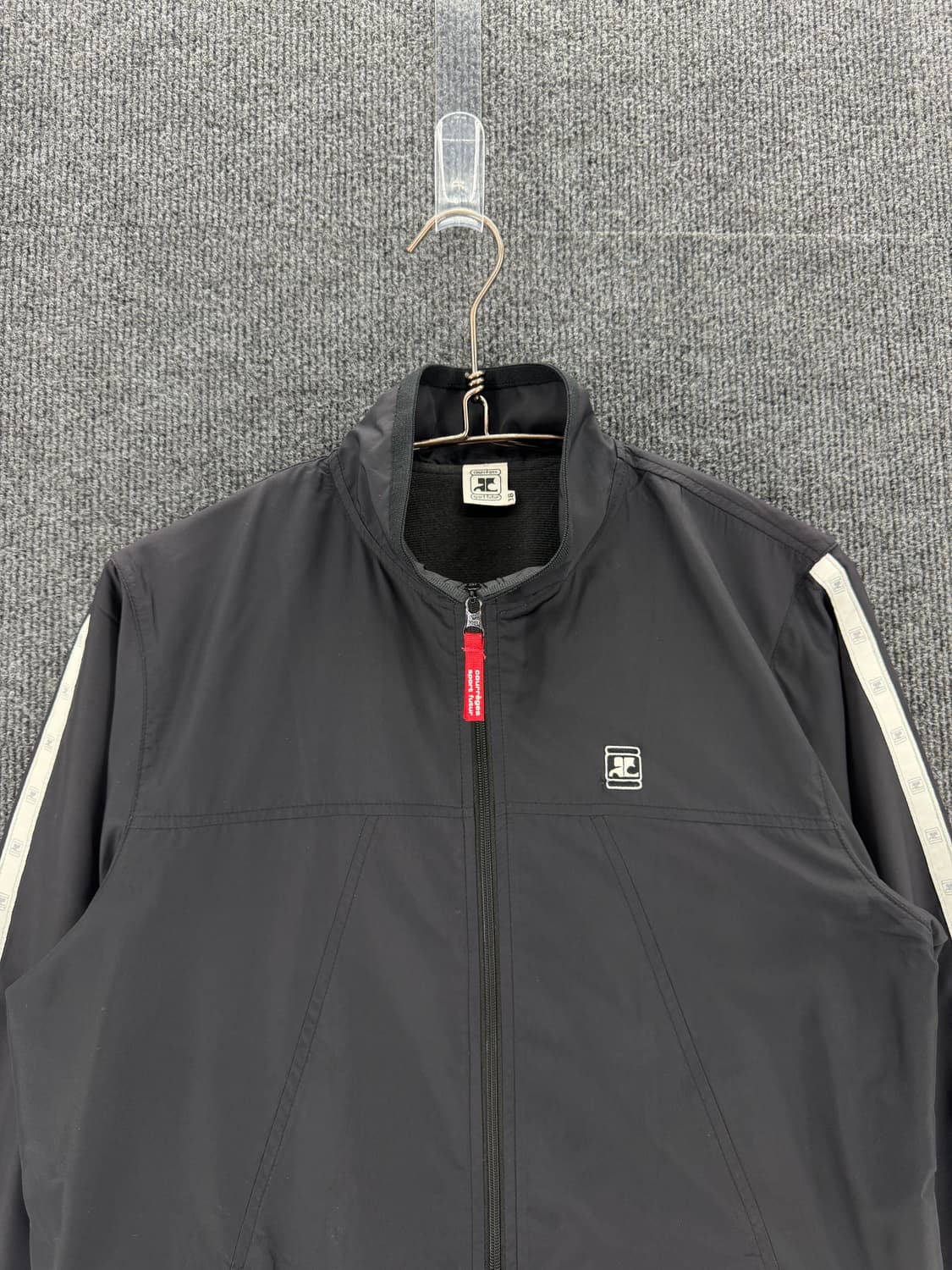 꾸레쥬 테이핑로고 윈드 바람막이 상품이미지2