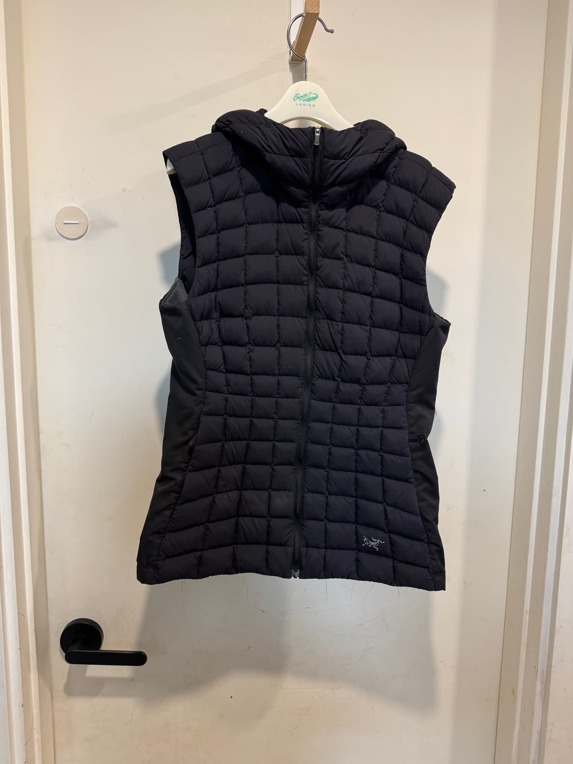 아크테릭스 여성 구스 다운 베스트 상품이미지2