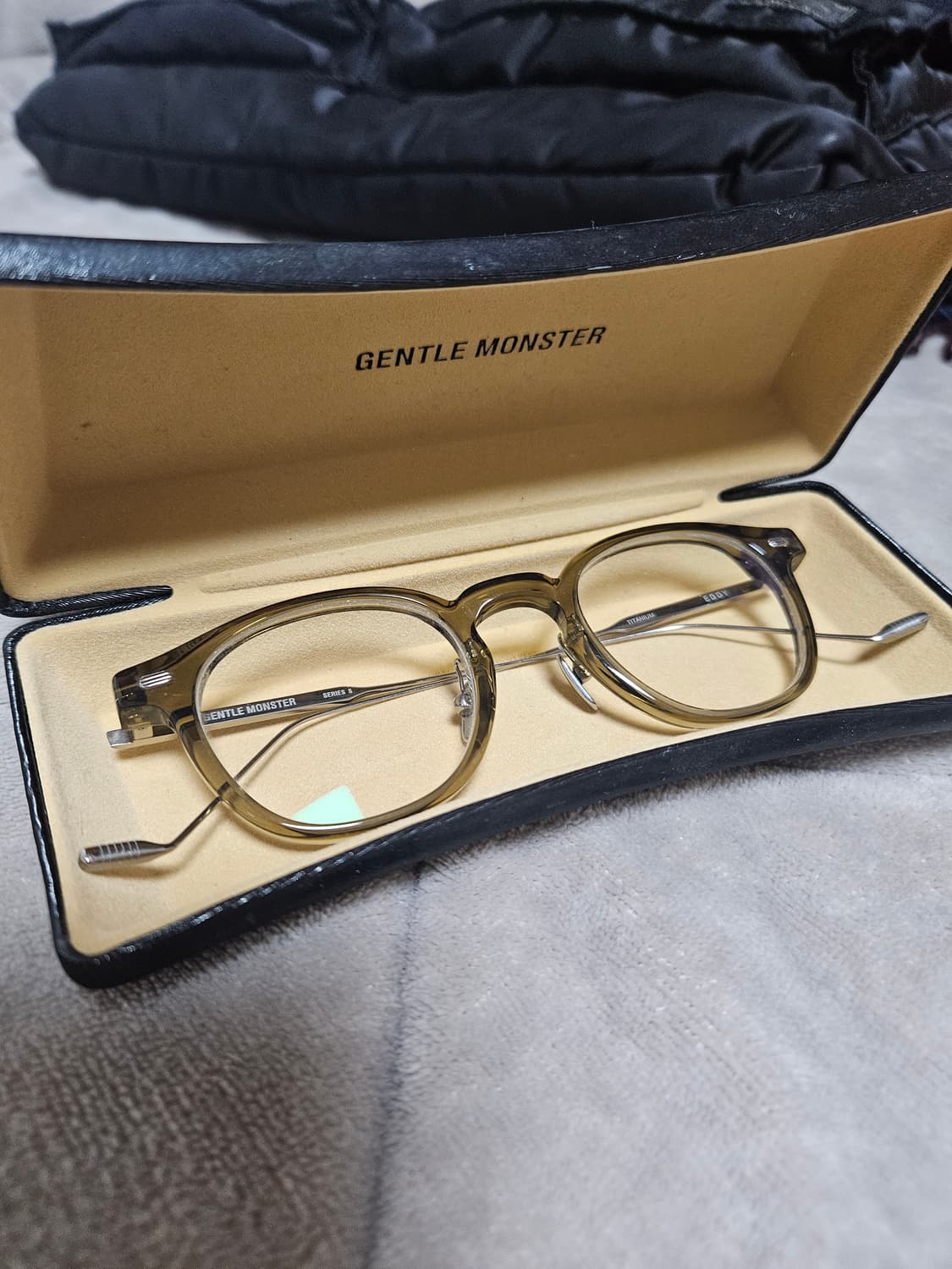 젠틀몬스터 에디01 카키(브라운) 45사이즈 상품이미지1