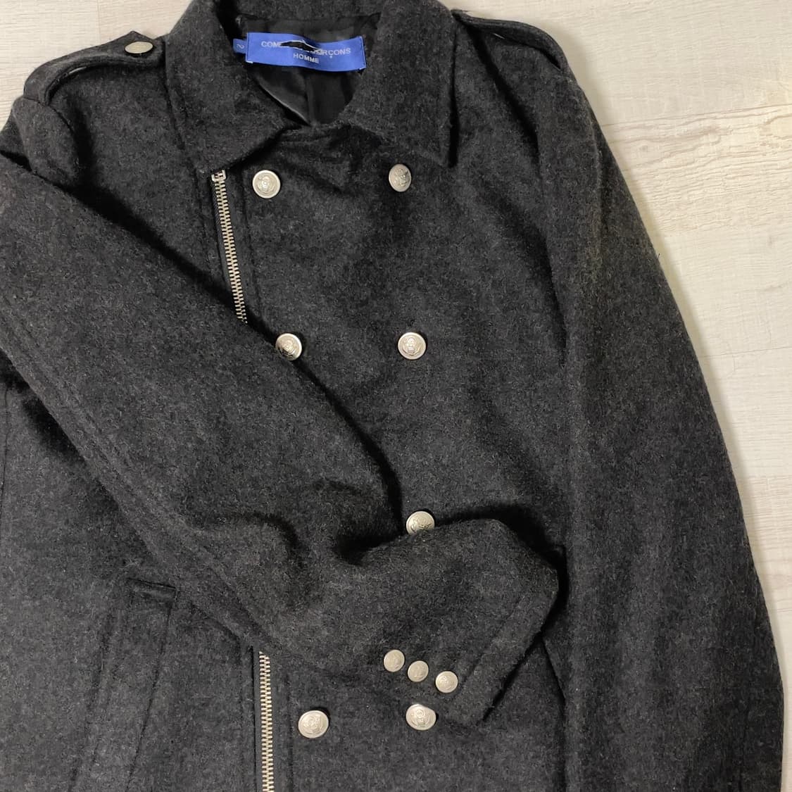 꼼데가르송 옴므 사선 지퍼 울 카코트 상품이미지1
