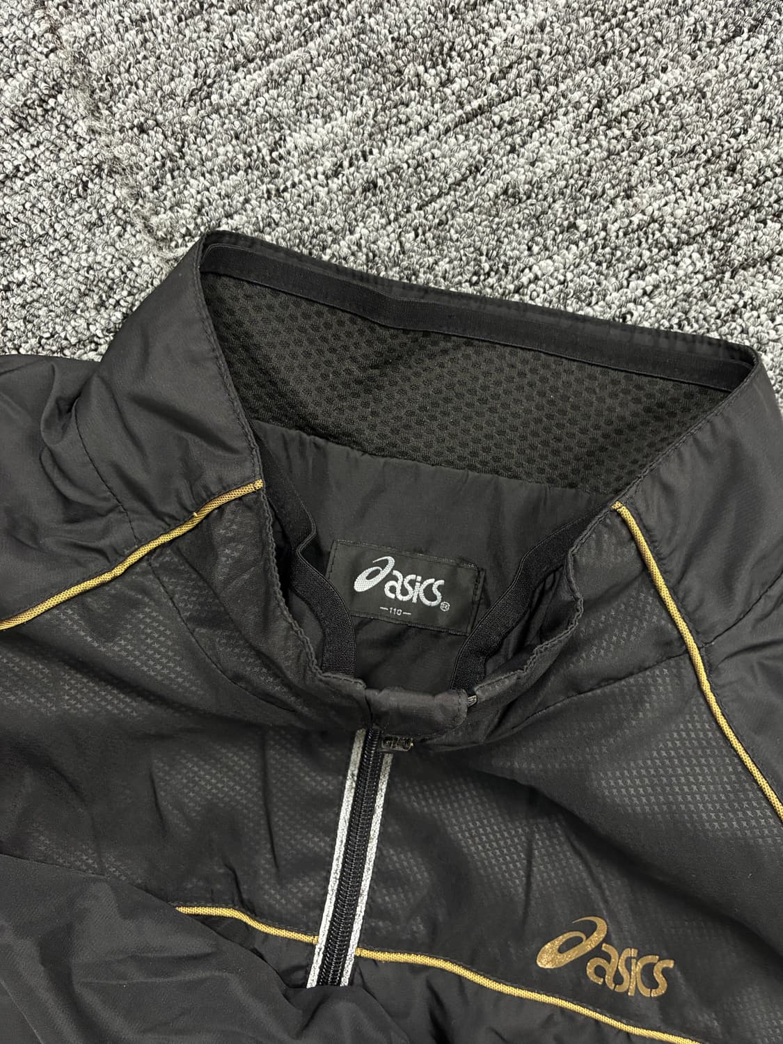 아식스 00s 블랙 골드 바람막이 110 상품이미지5