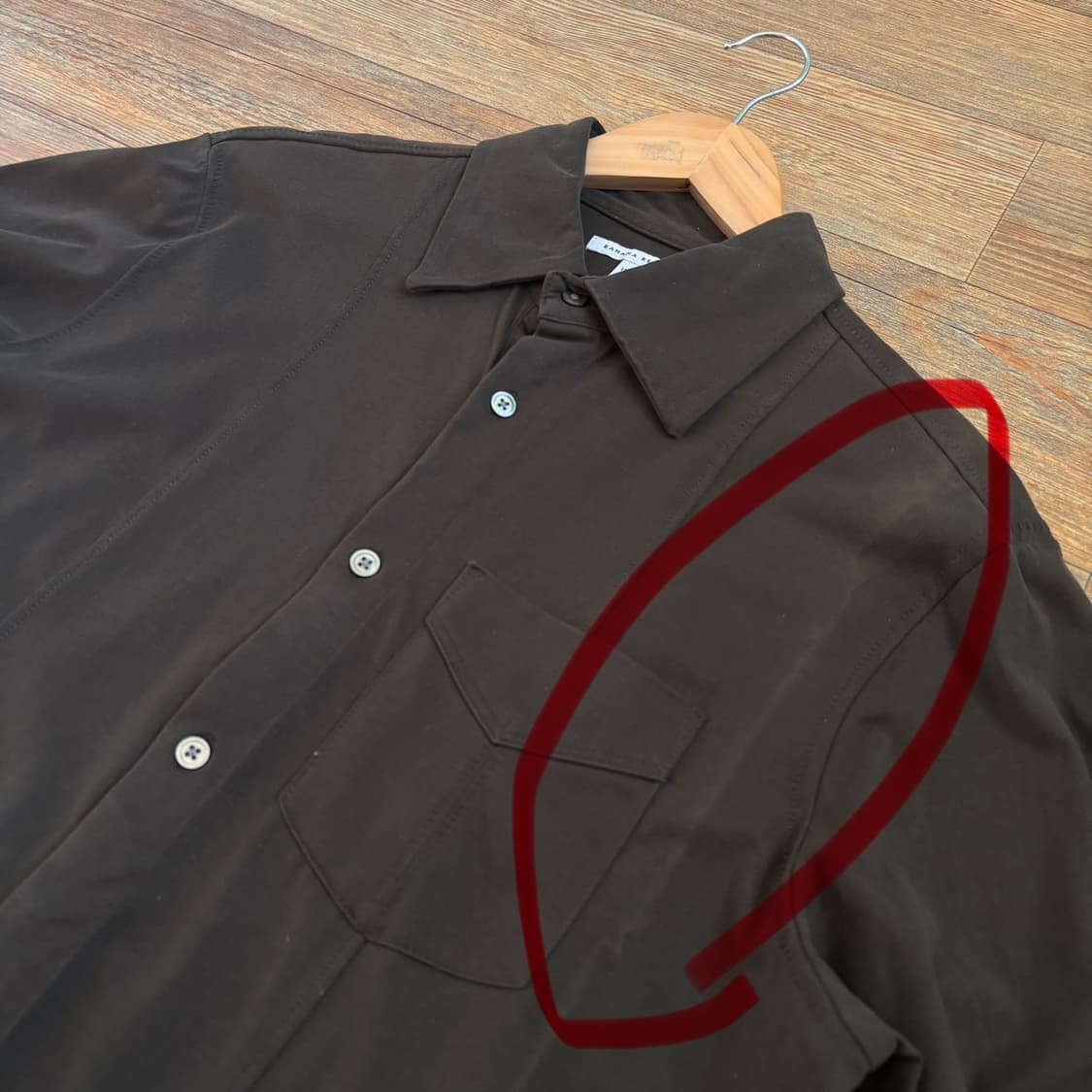 바나나 리퍼블릭 M 100 솔리드 브라운 셔츠 변색 하자 상품이미지9