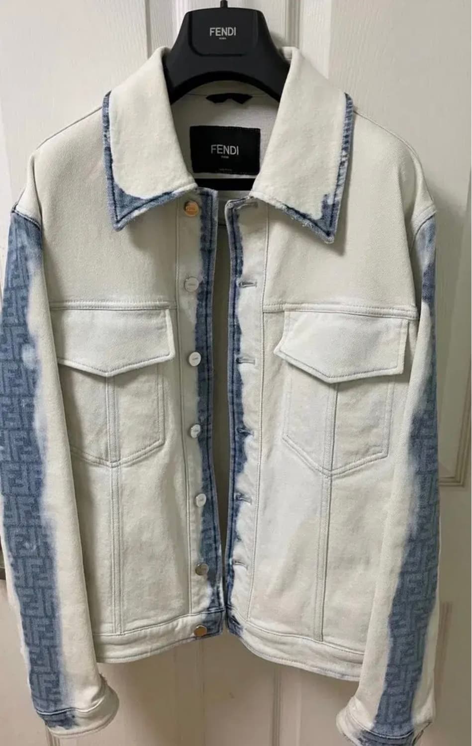 [미개봉 새상품] 펜디 23 FF로고 블리치드 데님 자켓 46사이즈 상품이미지1