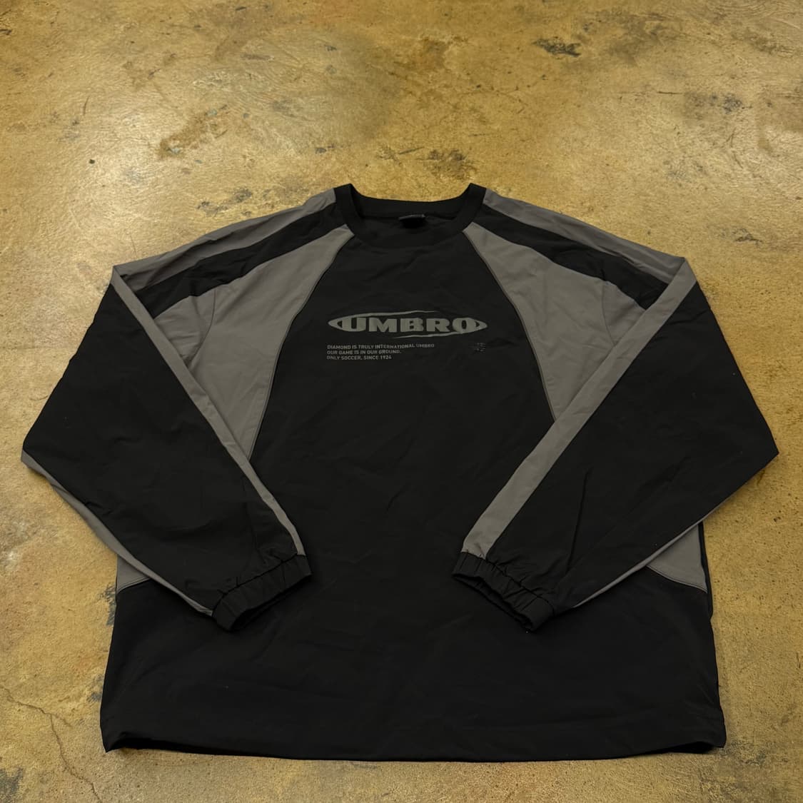 [정품/100] 엄브로 블랙 그레이 긴팔 바람막이 b16 상품이미지2