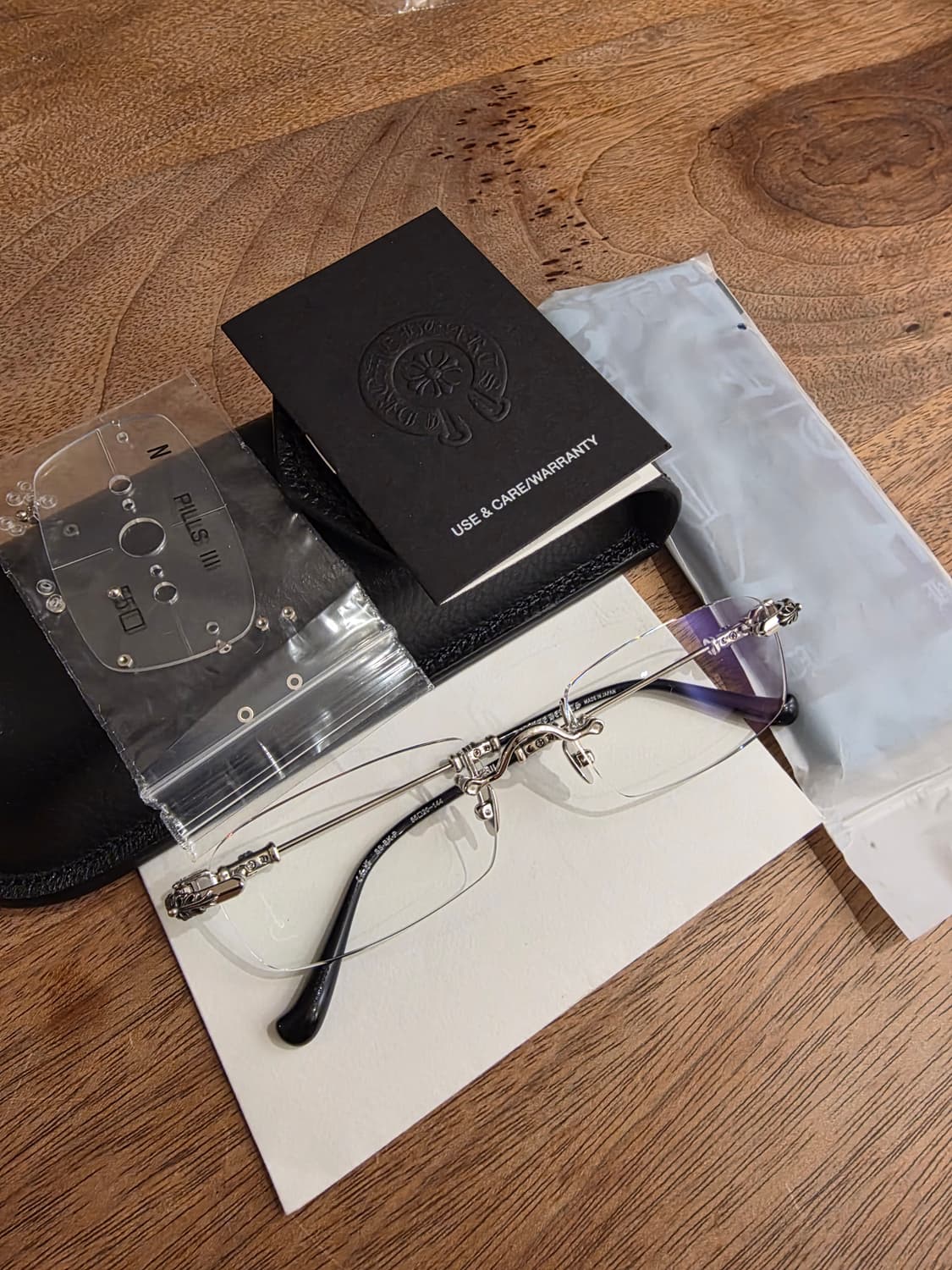 크롬하츠안경  필스 3 샤이니실버 판매합니다 새제품 상품이미지2