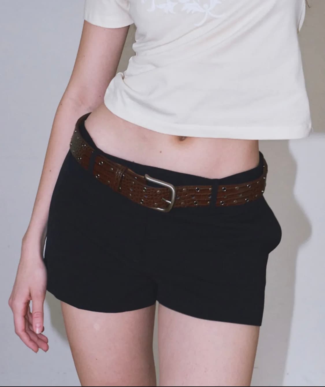 밀로 우먼 스터드 아일렛 레더 벨트 브라운 상품이미지1