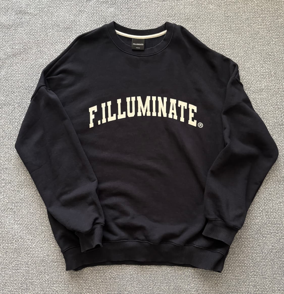 필루미네이트 맨투맨 상품이미지1