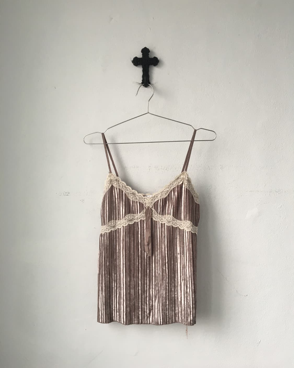 Lace point velvet pleats sleeveless 상품이미지1