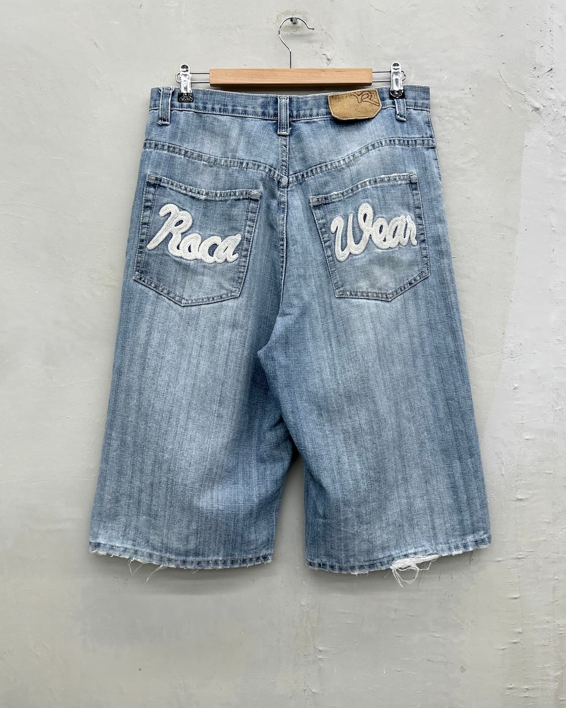 ROCAWEAR 로카웨어 백포켓 자수로고 데님 버뮤다 팬츠 상품이미지1