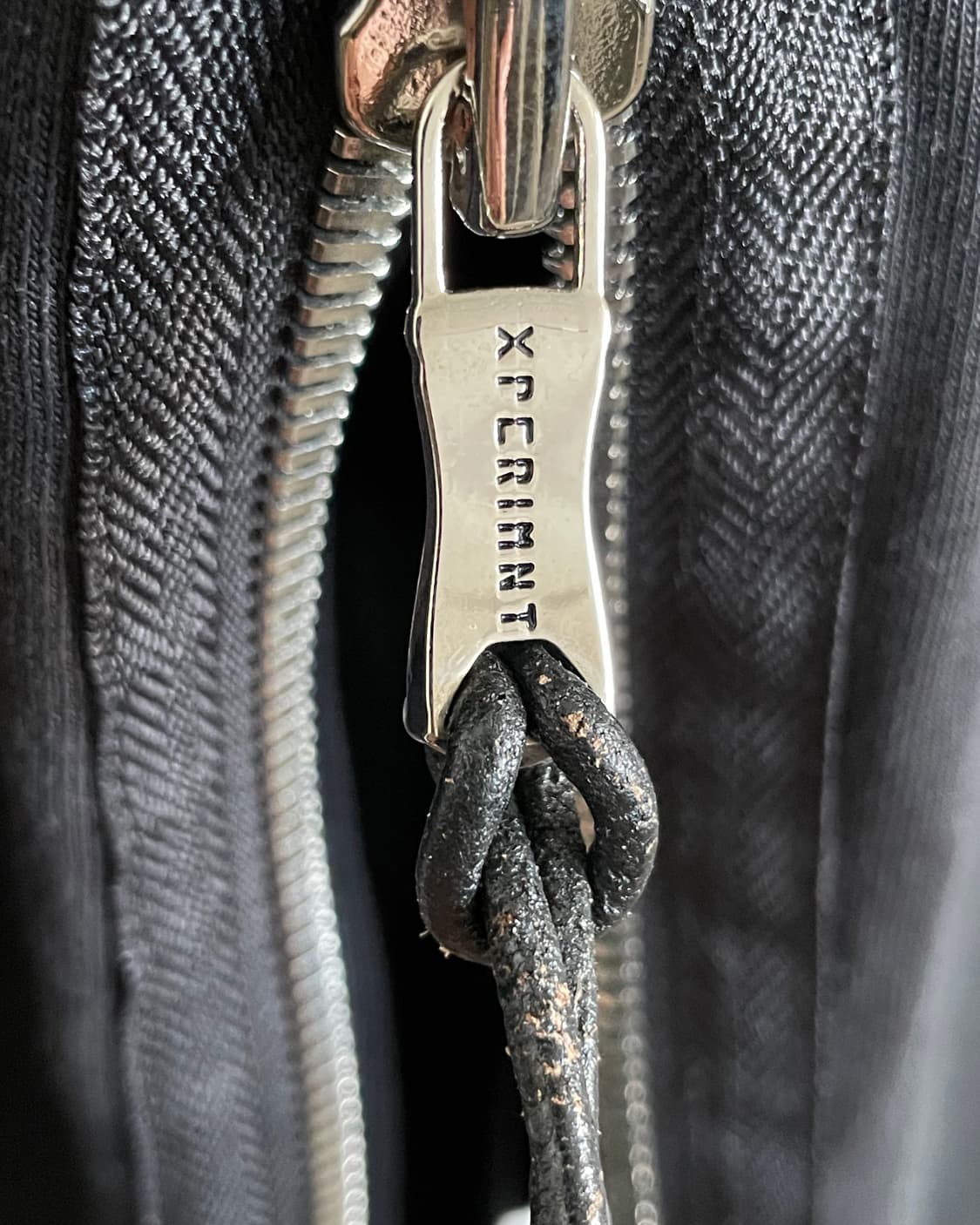 xperiment 사선지퍼 하이넥 하프슬리브 탑 상품이미지10