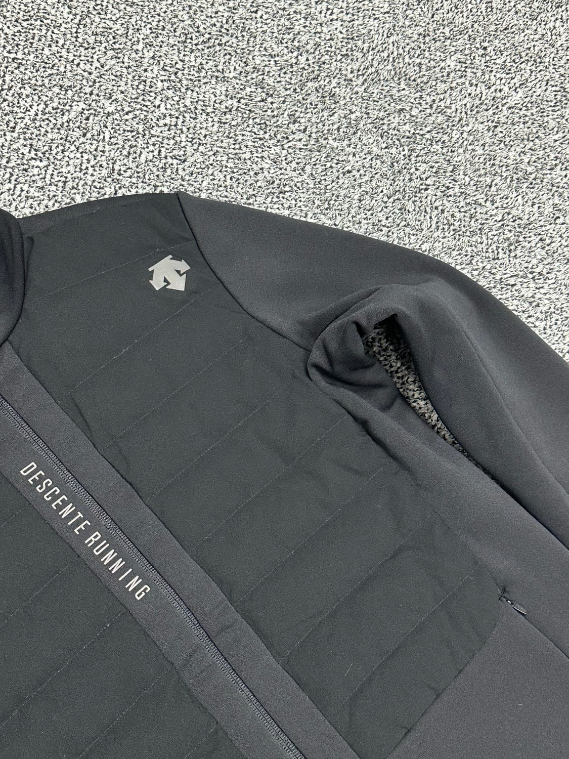 데상트 덕다운 블랙경량패딩자켓 상품이미지3