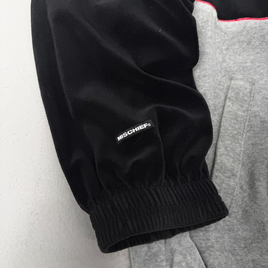 미스치프 벨루어 빅로고 집업 자켓 상품이미지5