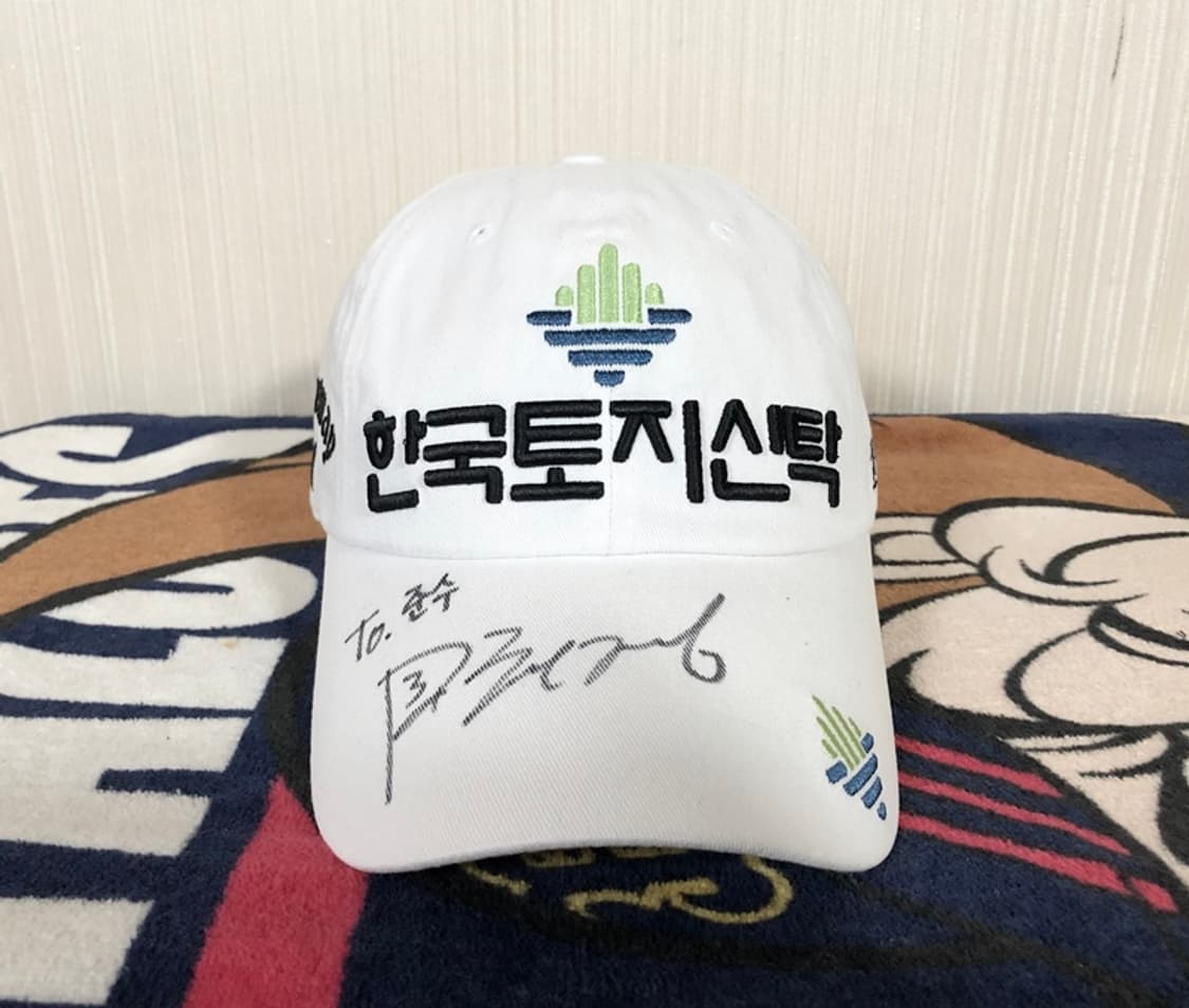 캘러웨이골프 한국토지신탁골프단 박현경프로 싸인모자 상품이미지4