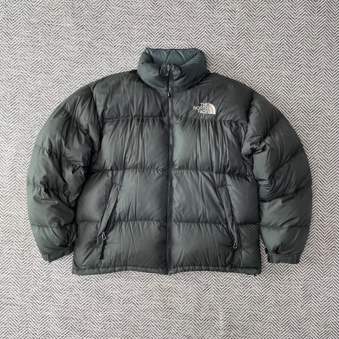 [105] 노스페이스 센터로고 700 무광 그레이 눕시 패딩 상품이미지2