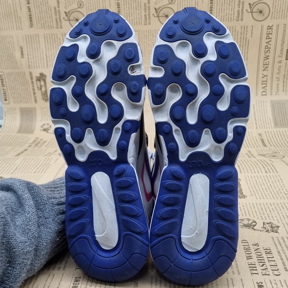 나이키 에어맥스270 리액트 여성운동화240  상품이미지3