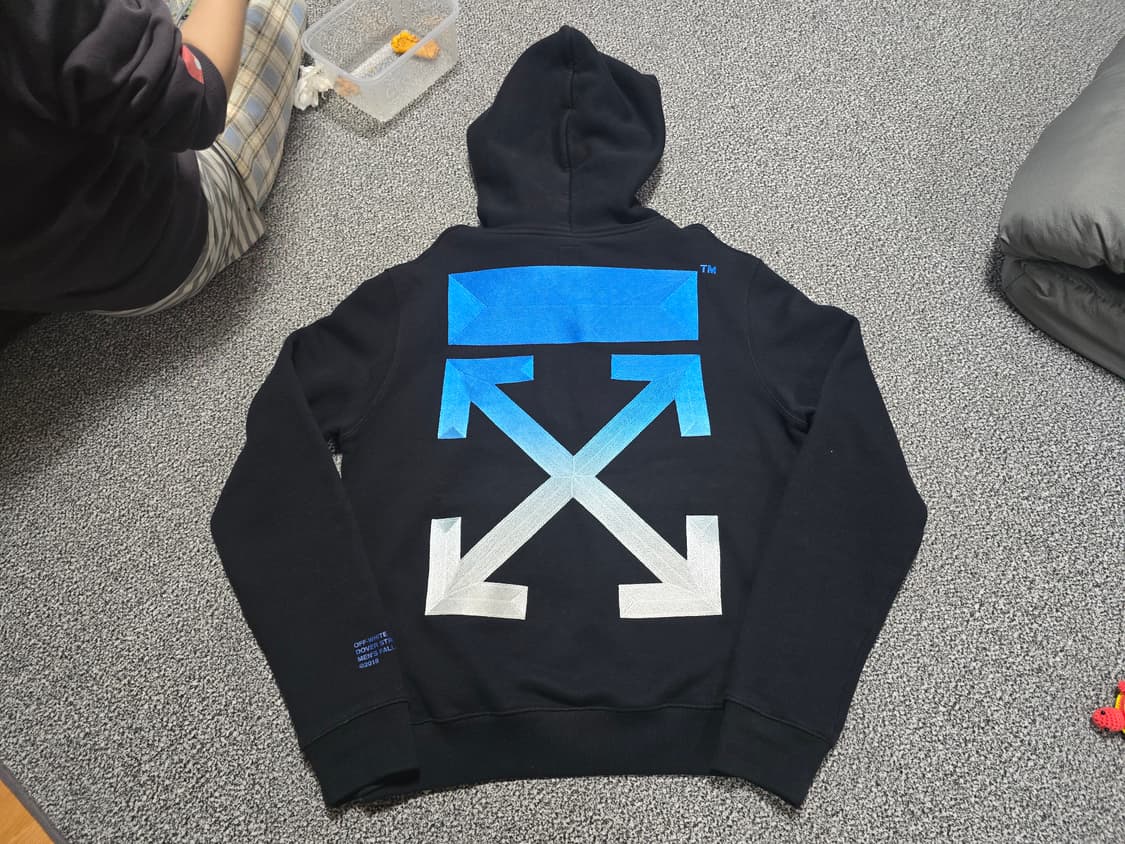 [S] 오프화이트 도버스트릿마켓 자수 후드 블루 그라데이션 상품이미지1