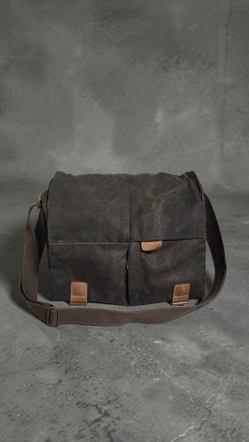 내셔널지오그래픽 다크 브라운 메신저백 상품이미지1