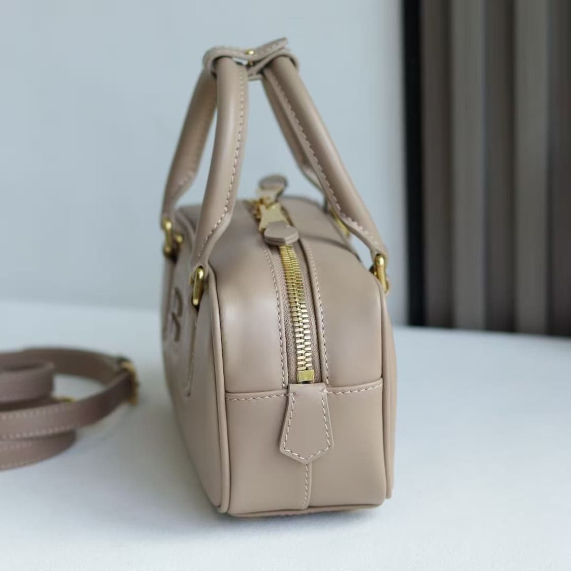 미우 미우 아르카디 레더 미니백 초크 화이트 상품이미지3