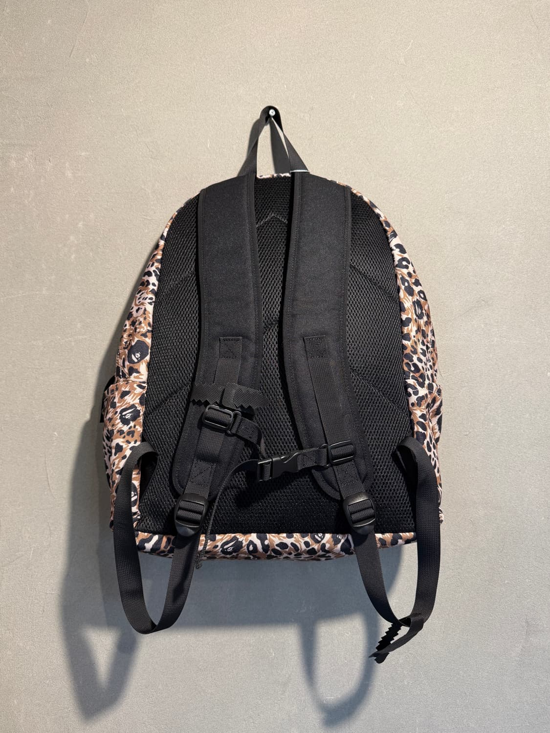 베이프 와일드 레오파드 데이팩 상품이미지2