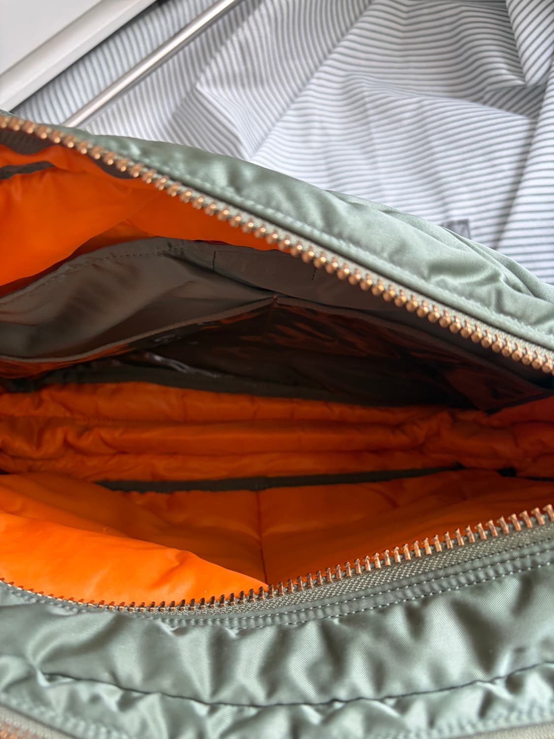 포터 탱커 숄더백 라지 세이지 그린 상품이미지5