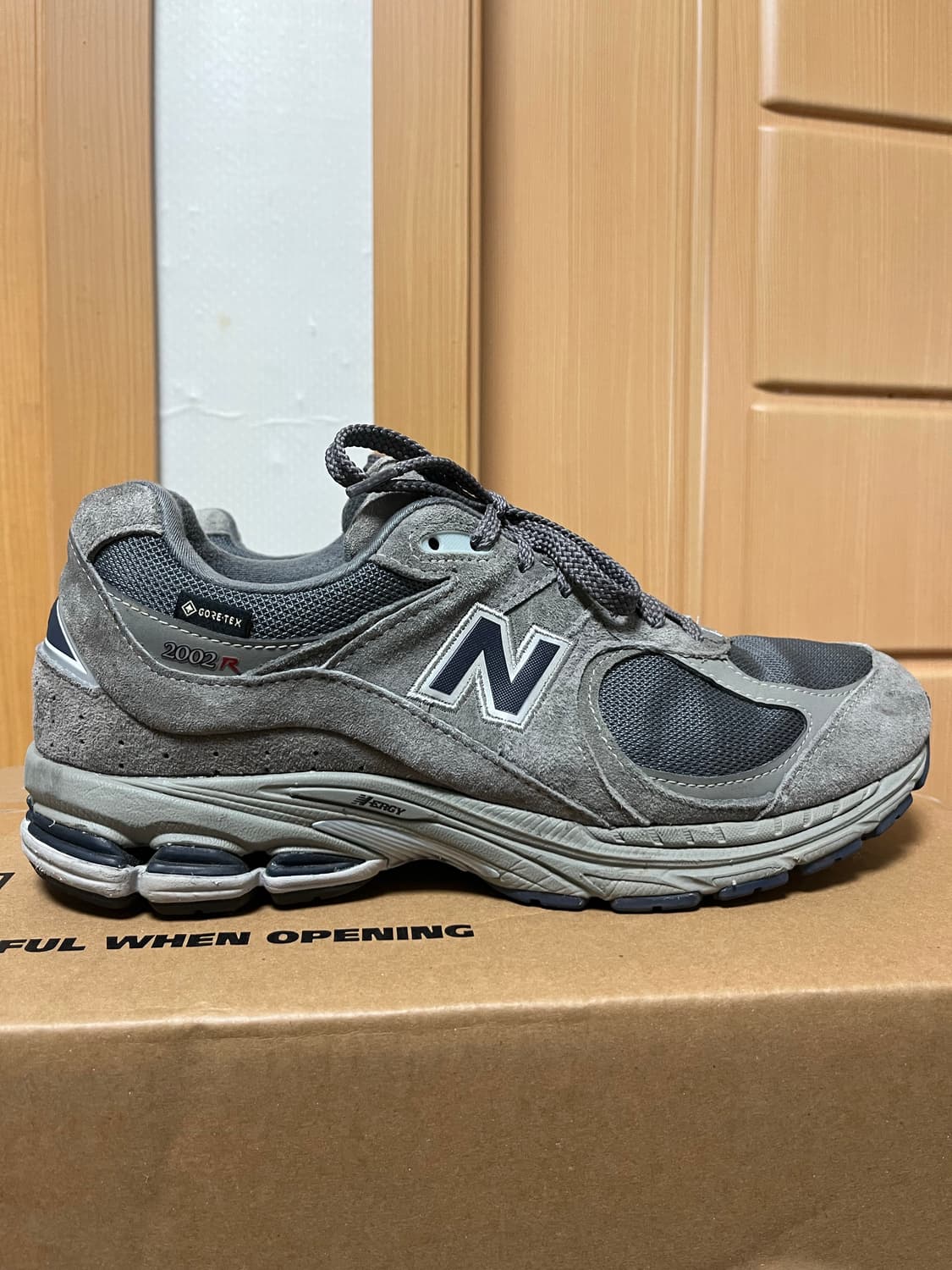 뉴발란스 2002r 고어텍스 상품이미지3