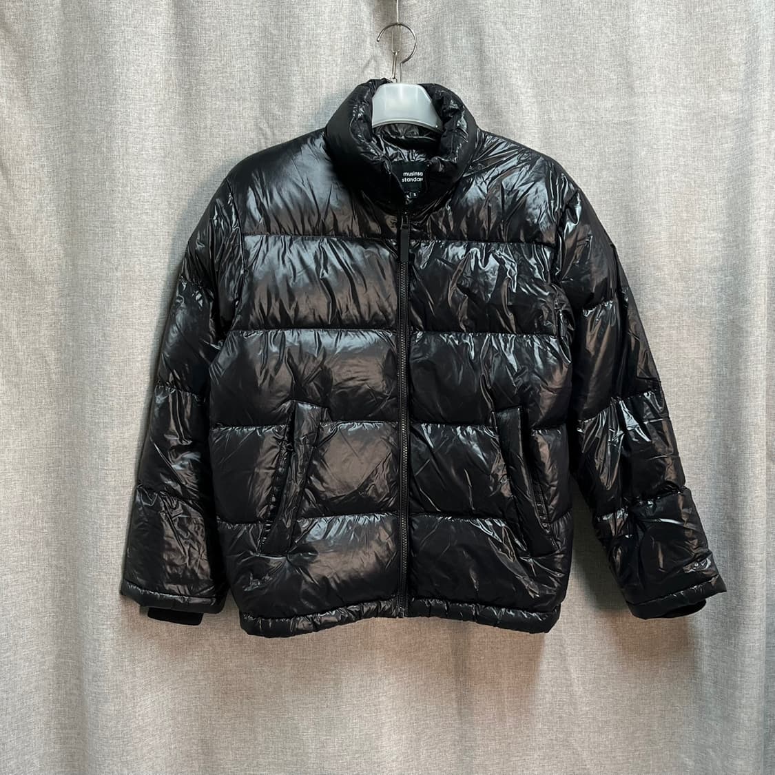 [S/루즈핏] 무신사 스탠다드 라이트웨이트 유광 다운패딩 점퍼 상품이미지1