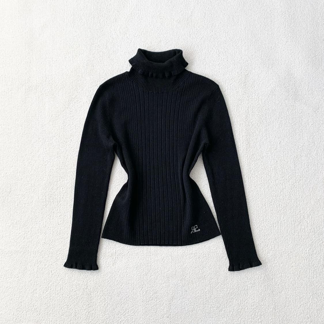 꾸레쥬 블랙 큐빅 슬림핏 니트 상품이미지2